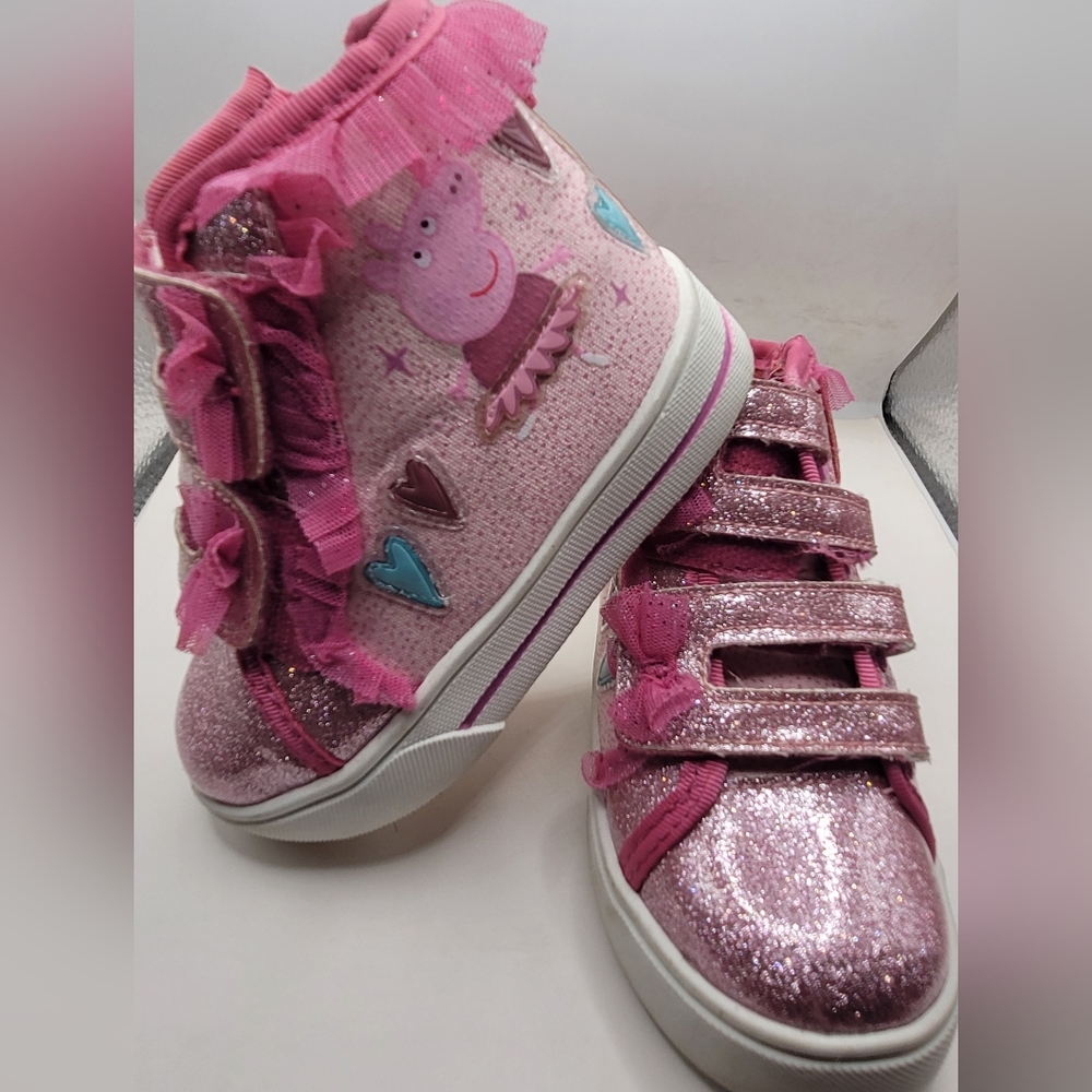 Peppa Pig High Top Little Girls Sneakers. Side zipper and Velcro straps SIZE 7